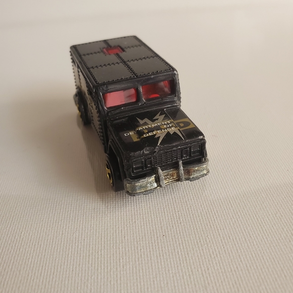 Vintage 1996 "Department of Defense" Armored Truck Hot Wheel - Picture 2 of 9
